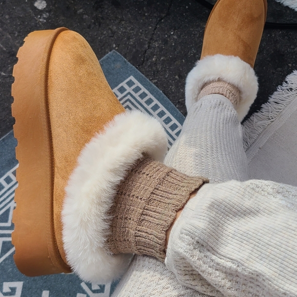 🍂🐻The Autumn// Tan faux fur lined platform slippers - Picture 3 of 5
